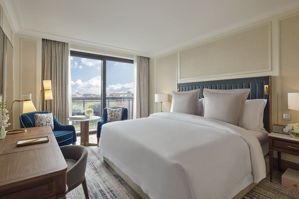 Jumeirah Carlton Tower hotel room