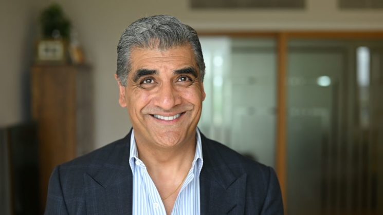 Picture of Mr Inderpaul Birdi, consultant cardiac surgeon